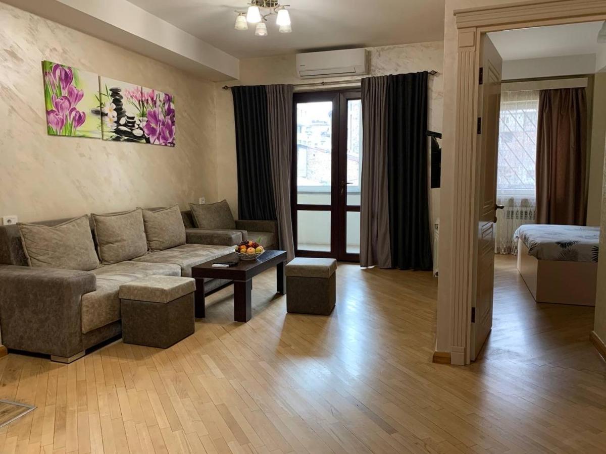 Comfortable Apartment In Center Erevan Exterior foto